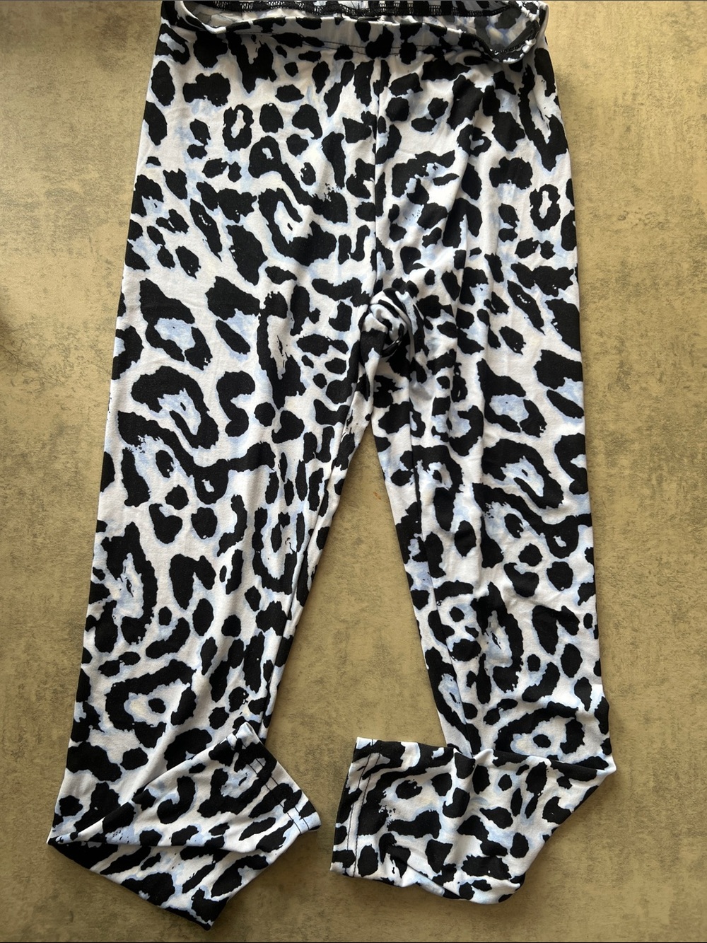 Black and White Leopard Print woman Leggings
